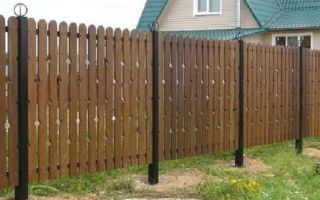 Как сделать деревянный забор на даче своими руками?